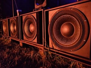 Erster Soundcheck der Bässe