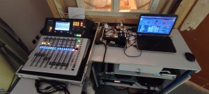 Technik Platzbedingt neben der Bühne